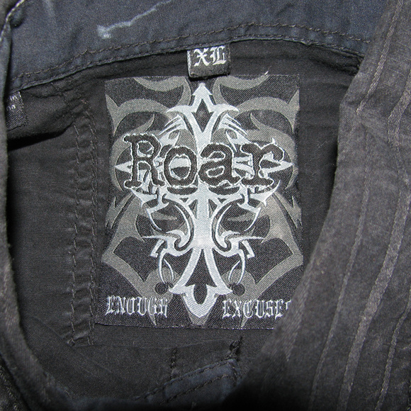 Roar SS Black Embroidered 2 sided Button up LARGE - Picture 4 of 7